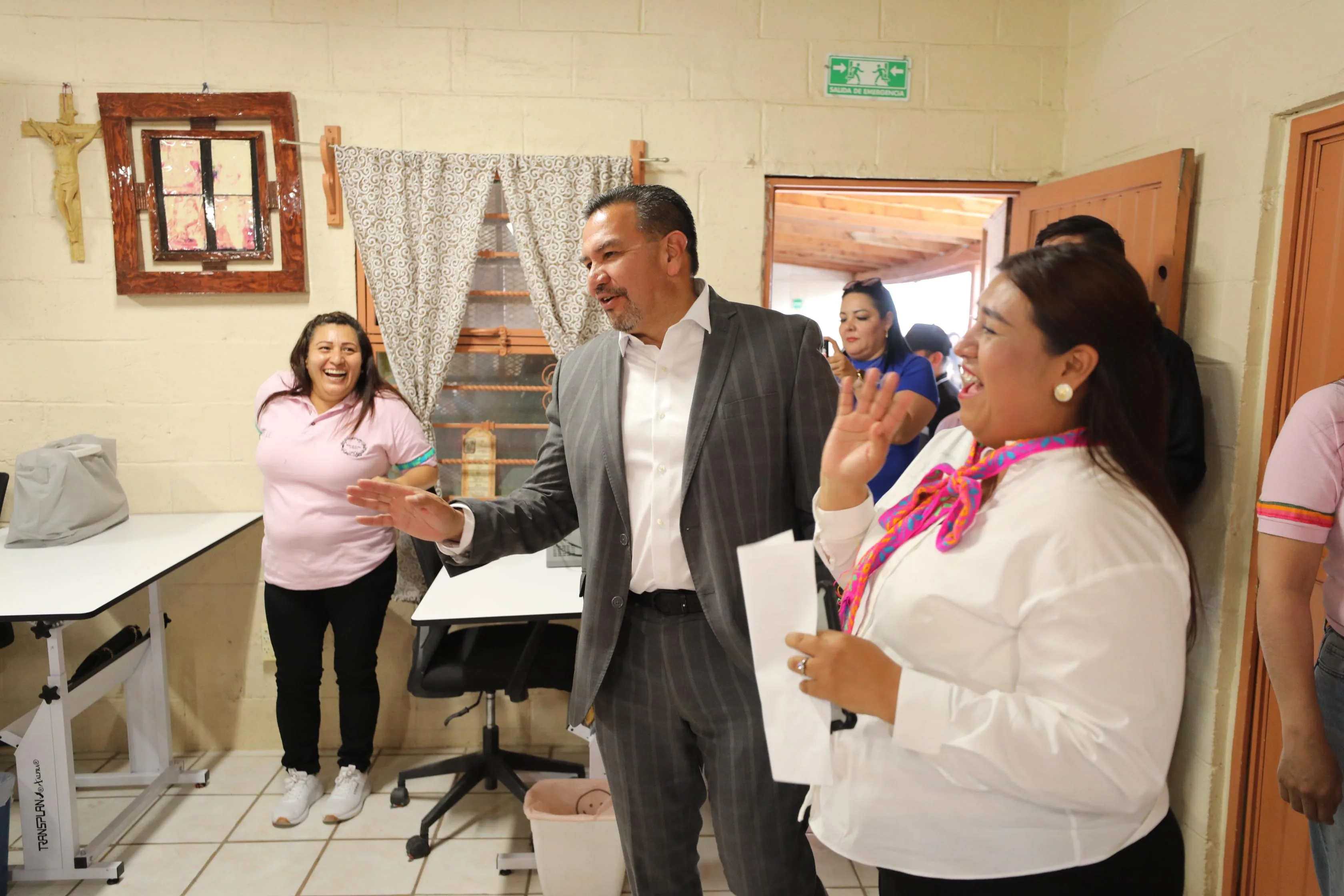 Alcalde de Juárez entrega apoyos a proyectos ganadores del Presupuesto Participativo 2025 - imagen 4