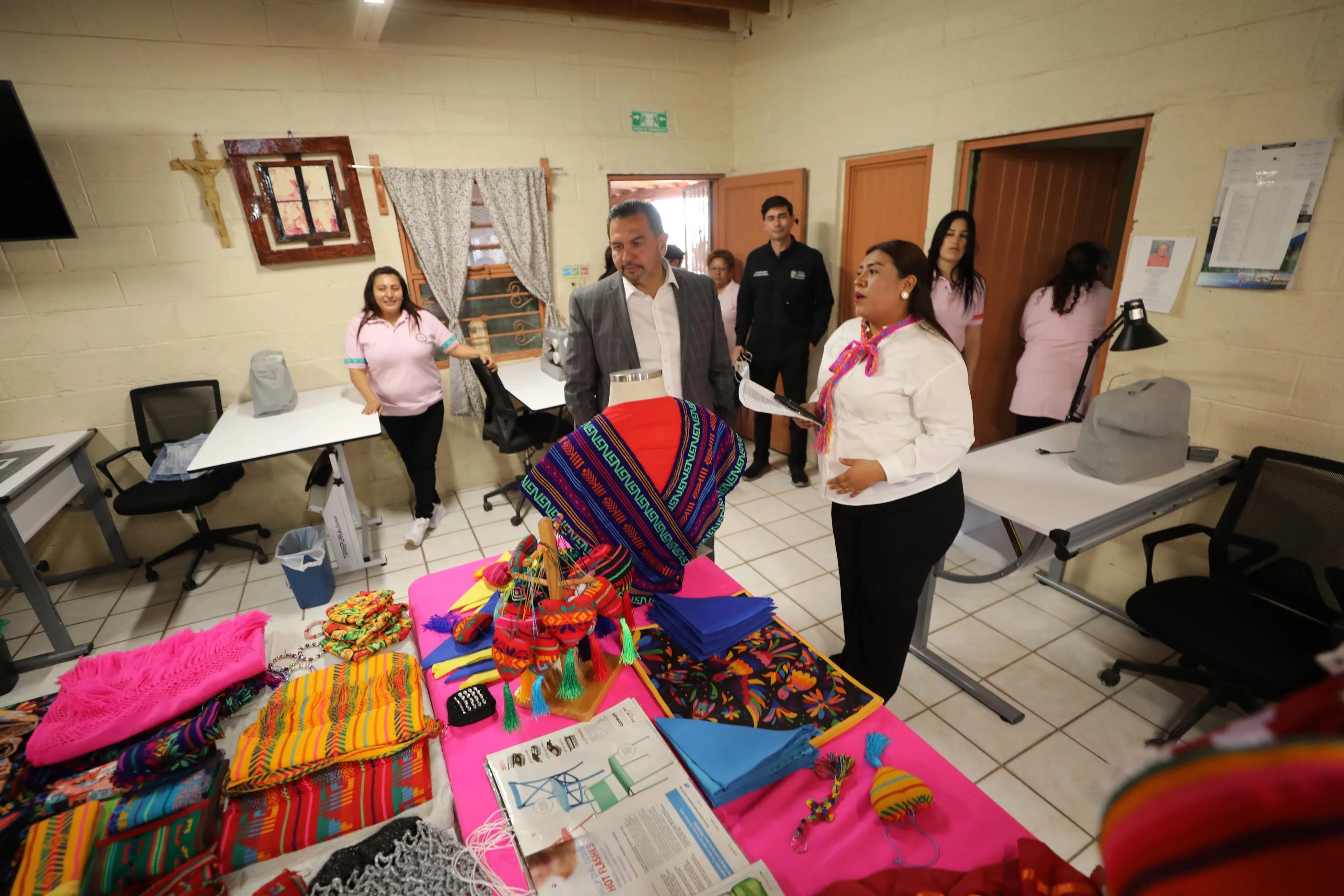 Alcalde de Juárez entrega apoyos a proyectos ganadores del Presupuesto Participativo 2025 - imagen 8