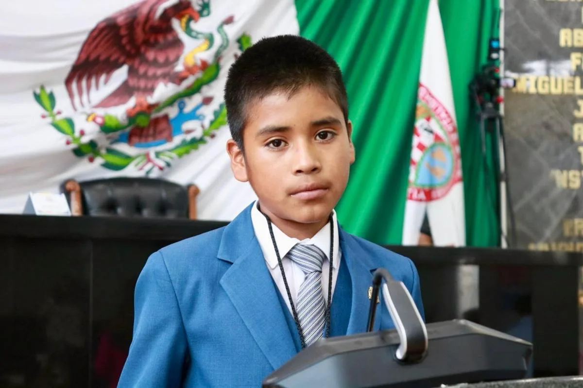 Niño de la Sierra Tarahumara propone sistema solar para llevar agua a su comunidad en Guachochi