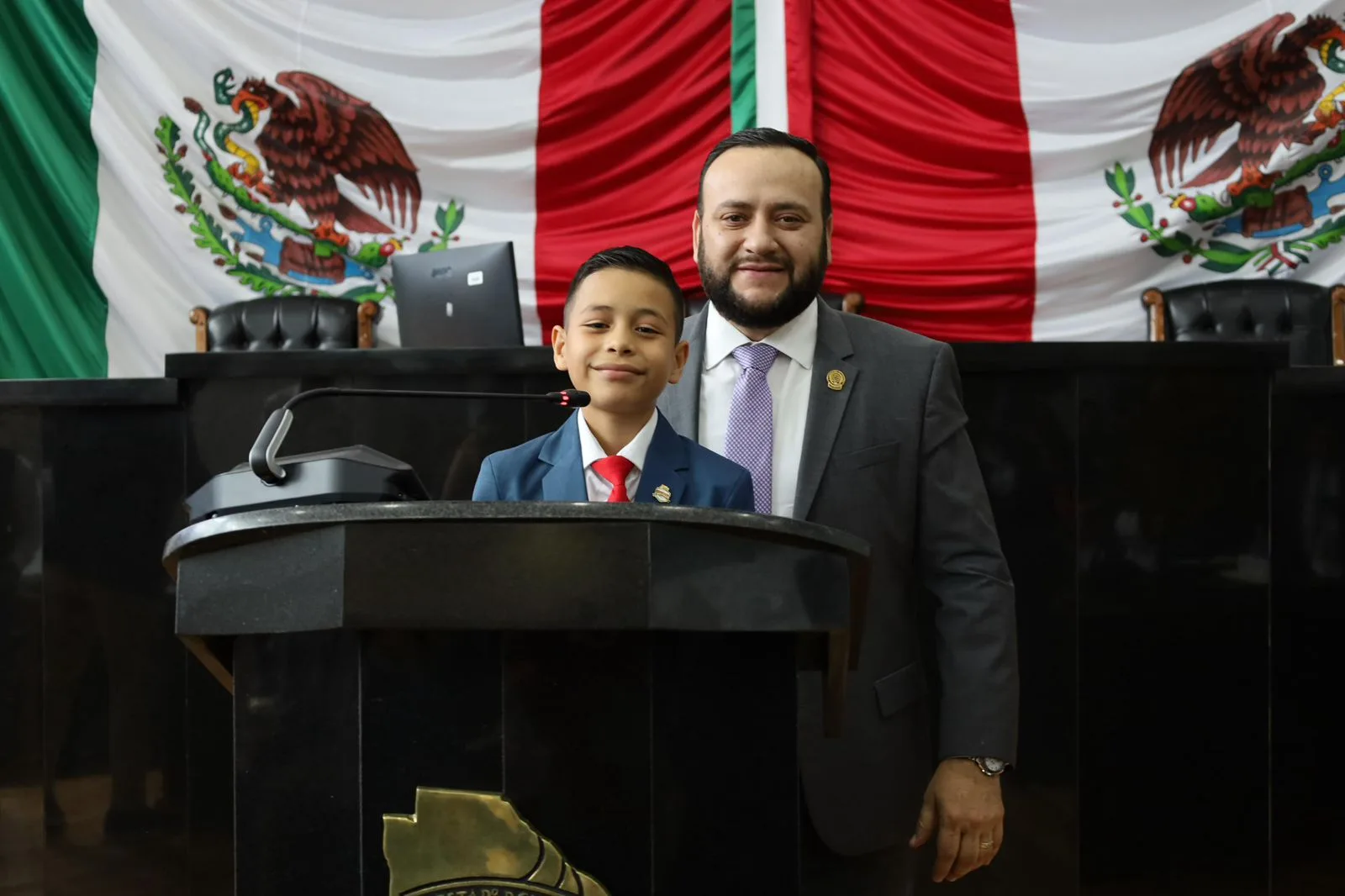 Diputado de Guachochi recibe a niño serrano como legislador infantil por un día en el Congreso