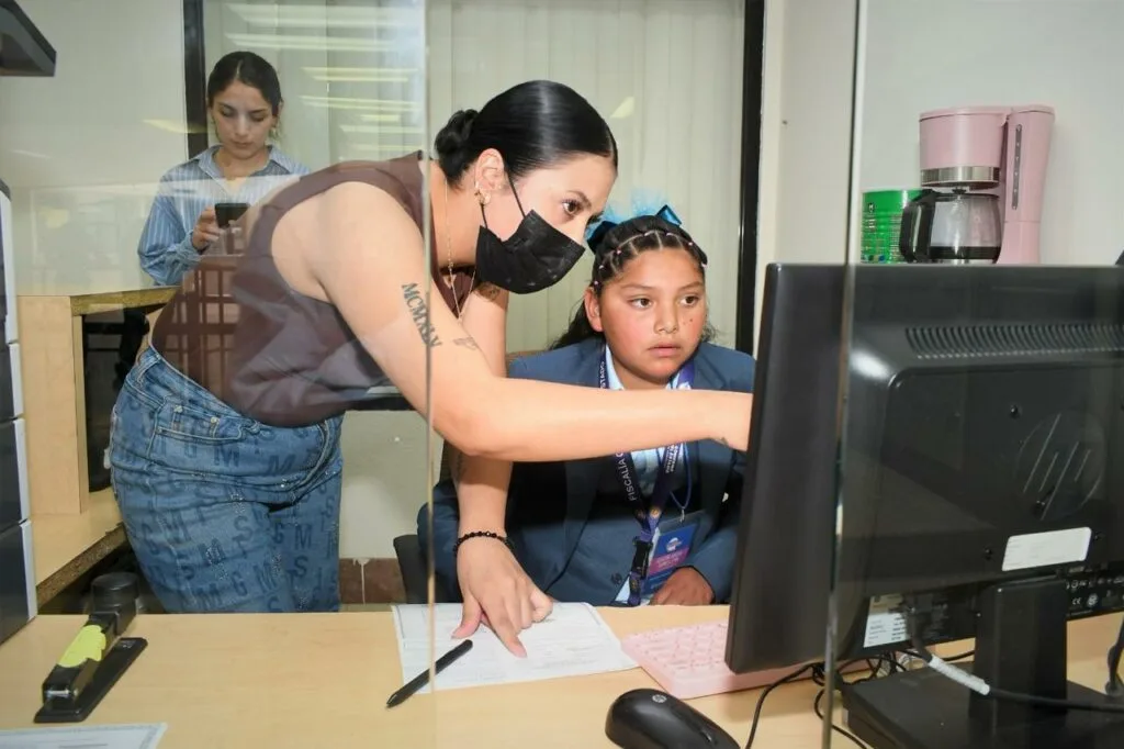 Niña tarahumara de 12 años asume por un día como Fiscal General de Chihuahua - imagen 20
