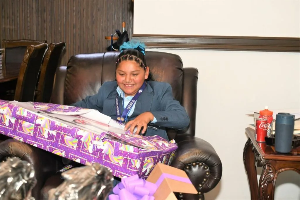 Niña tarahumara de 12 años asume por un día como Fiscal General de Chihuahua - imagen 19