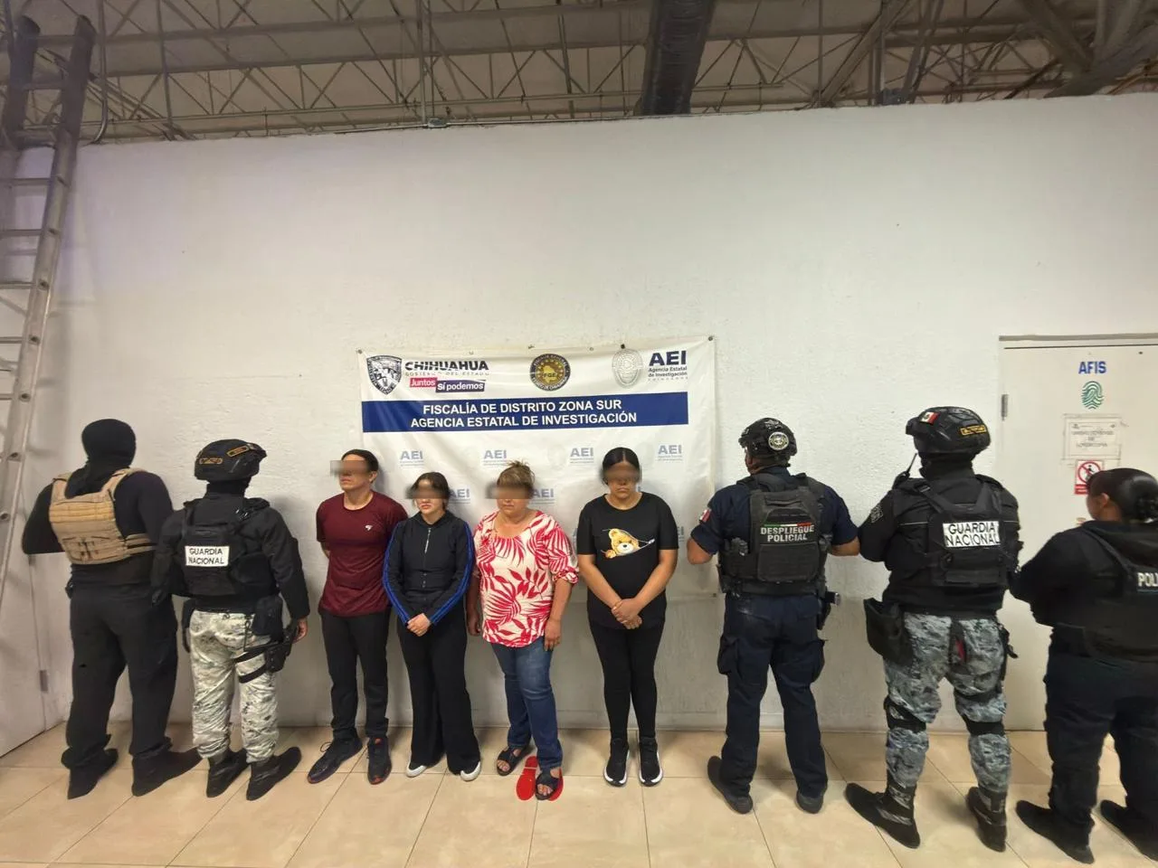 Detienen a cuatro personas en cateo por posesión de drogas en Parral