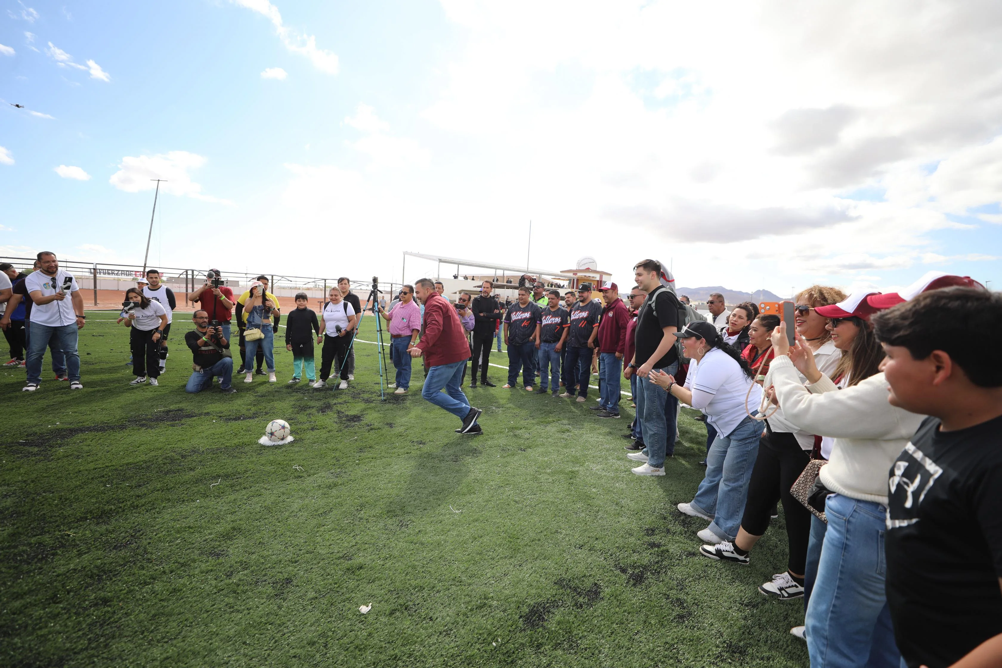 Municipio entrega canchas remodeladas al SNTSS en el Día del Trabajo - imagen 4