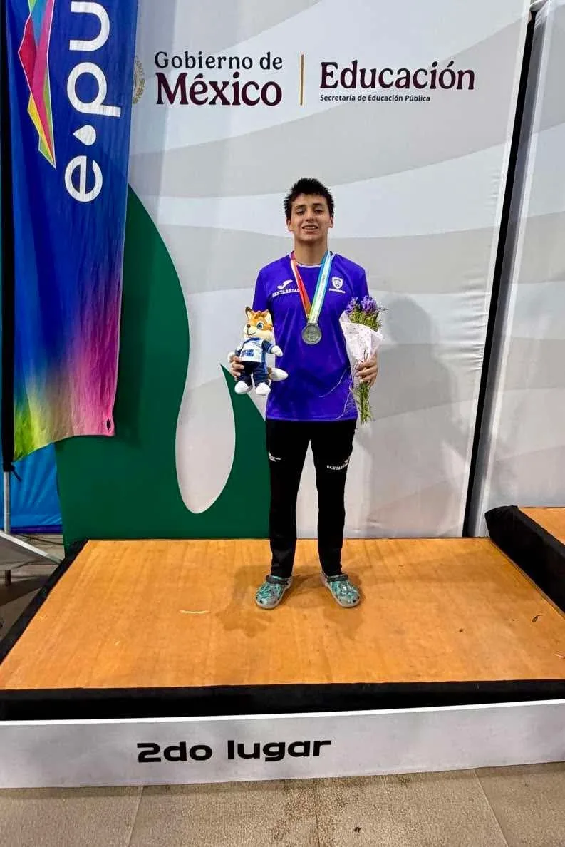 Ian Santarriaga gana tres medallas de plata en la Olimpiada Nacional de Natación en León - imagen 2