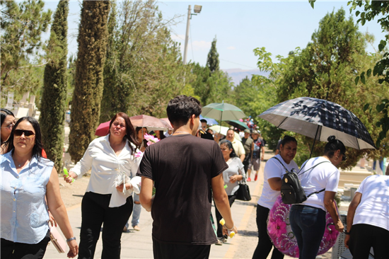 Más de 13 mil personas visitaron los panteones municipales de Chihuahua durante el Día de las Madres - imagen 4