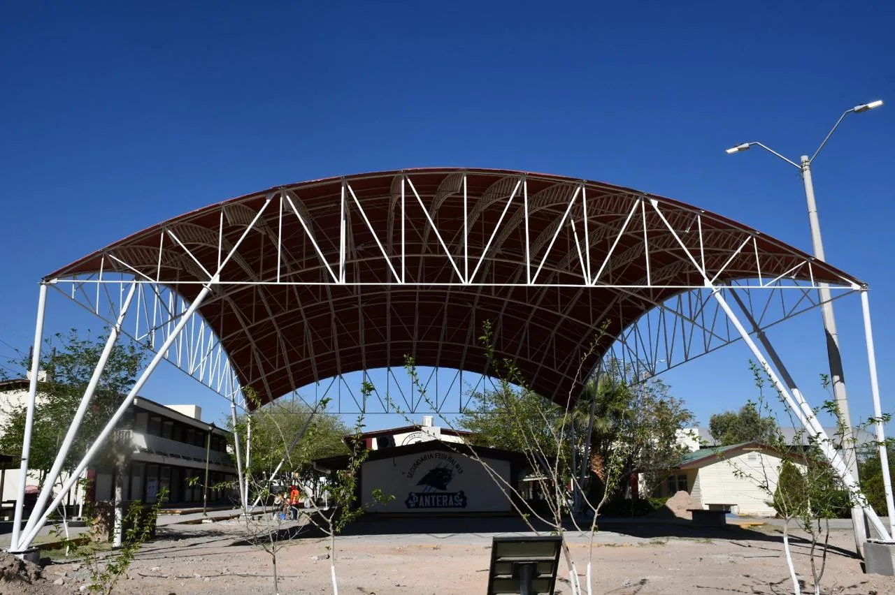 Obras Públicas concluye 20 domos escolares en Juárez; serán entregados por el alcalde Pérez Cuéllar - imagen 1