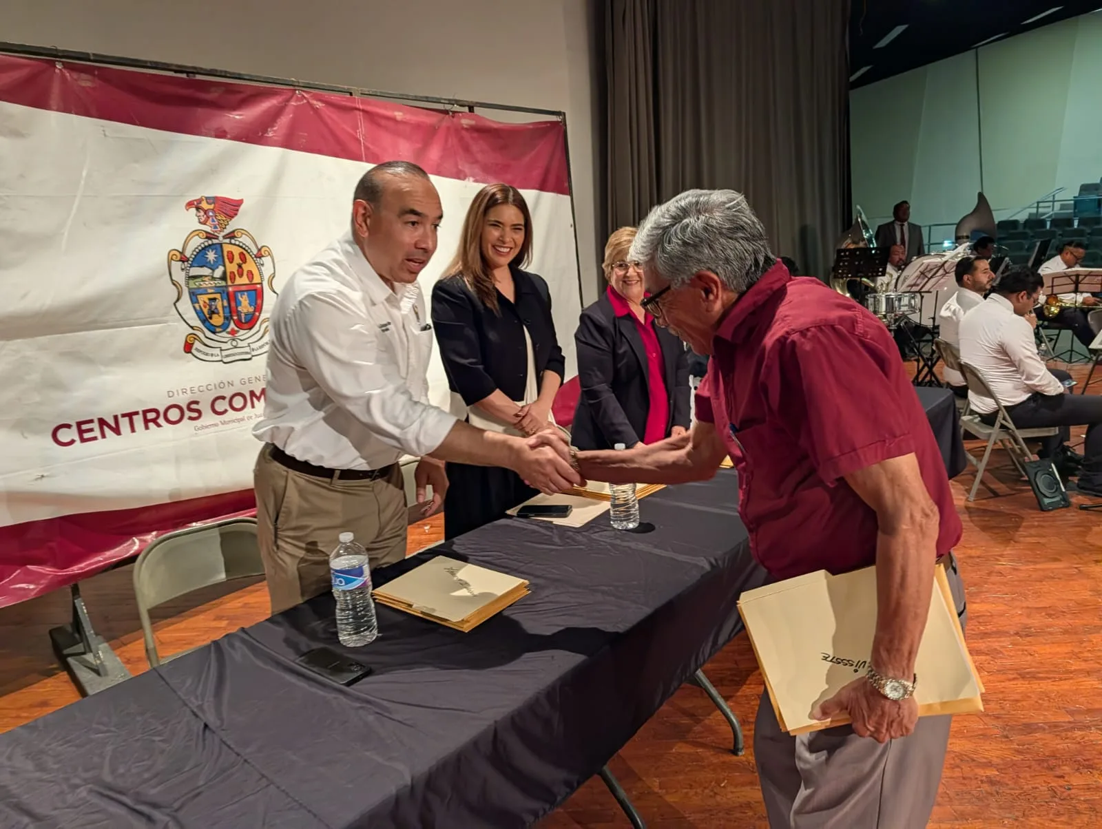 Adultos mayores de Ciudad Juárez se gradúan del Taller de Derechos Humanos en Centros Comunitarios