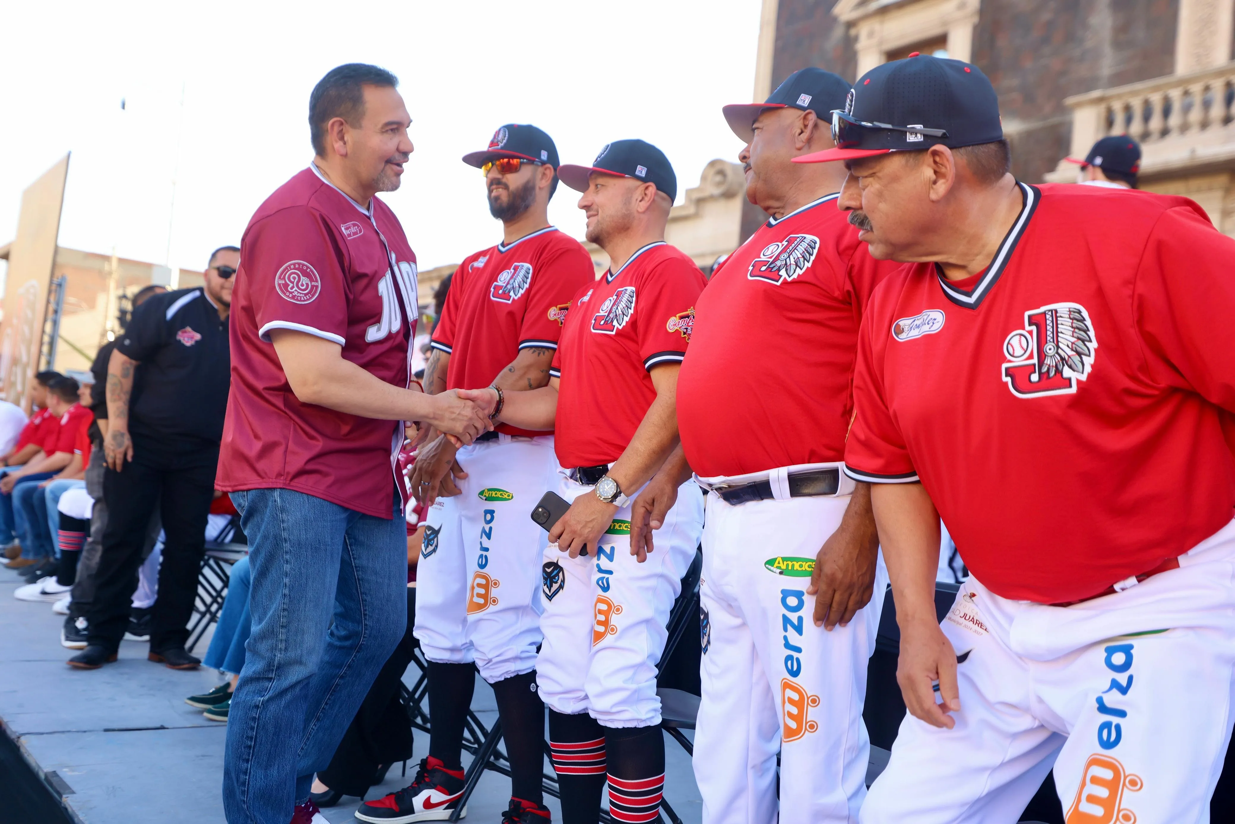Pérez Cuéllar respalda a los Indios de Juárez en su búsqueda del bicampeonato estatal de beisbol 2026 - imagen 2