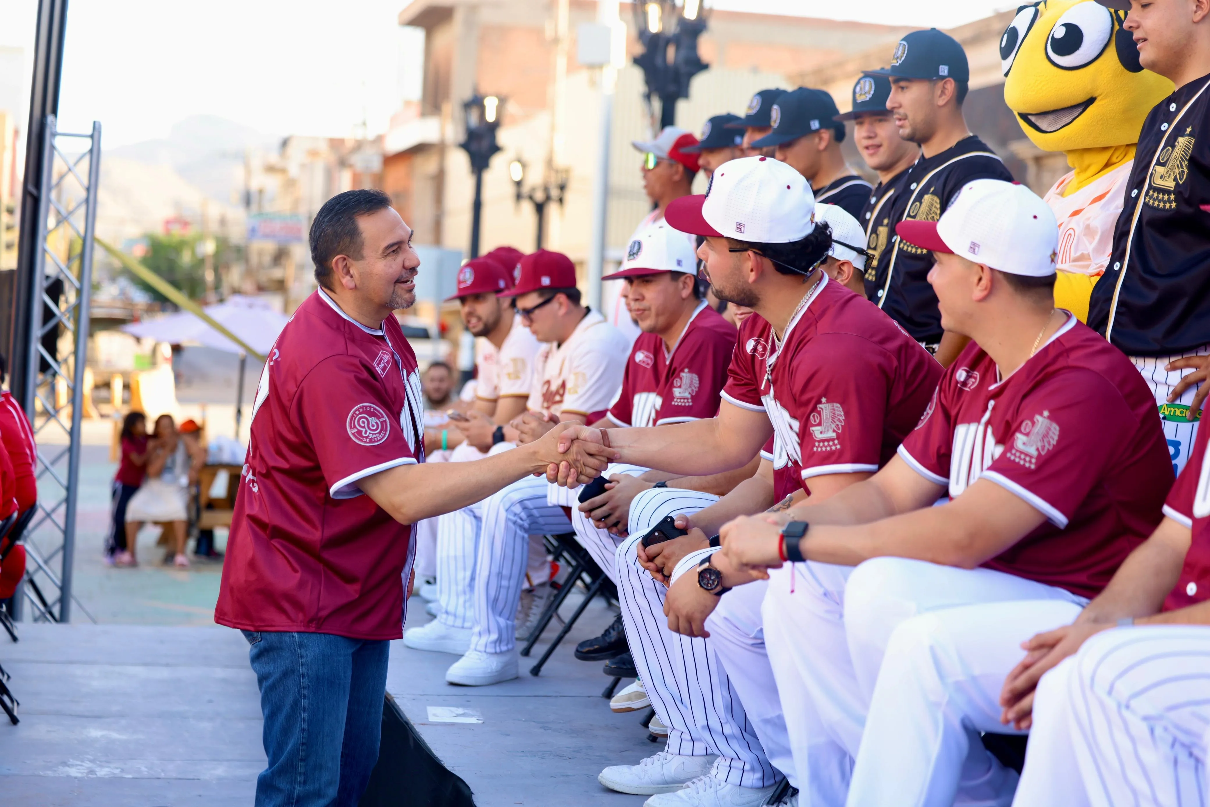 Pérez Cuéllar respalda a los Indios de Juárez en su búsqueda del bicampeonato estatal de beisbol 2026 - imagen 4