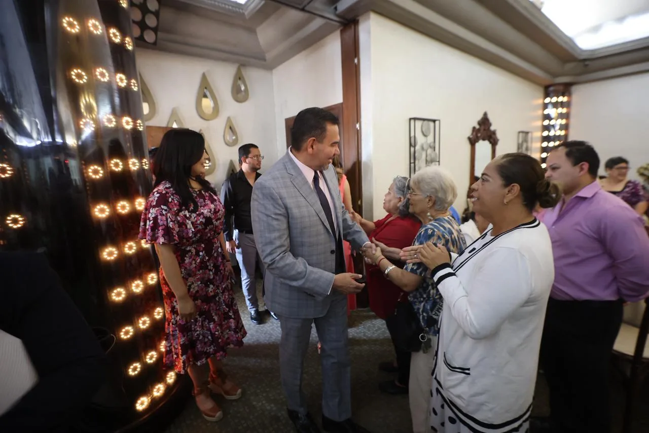 Alcalde y DIF de Juárez festejan el Día de las Madres con coordinadoras de los 96 Consejos de Adultos Mayores - imagen 3