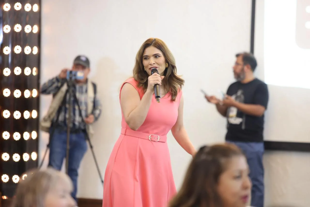 Alcalde y DIF de Juárez festejan el Día de las Madres con coordinadoras de los 96 Consejos de Adultos Mayores - imagen 7