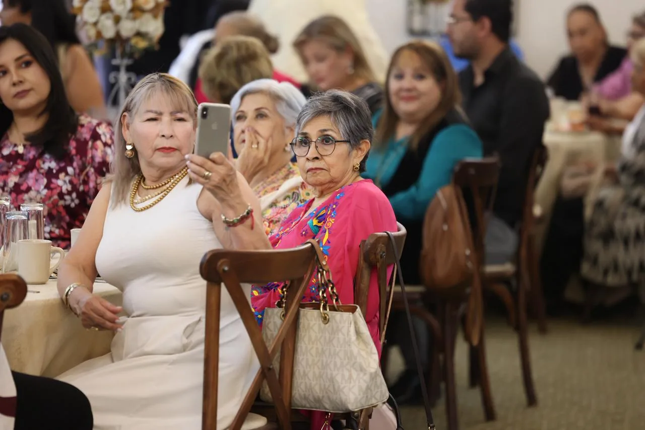 Alcalde y DIF de Juárez festejan el Día de las Madres con coordinadoras de los 96 Consejos de Adultos Mayores - imagen 9