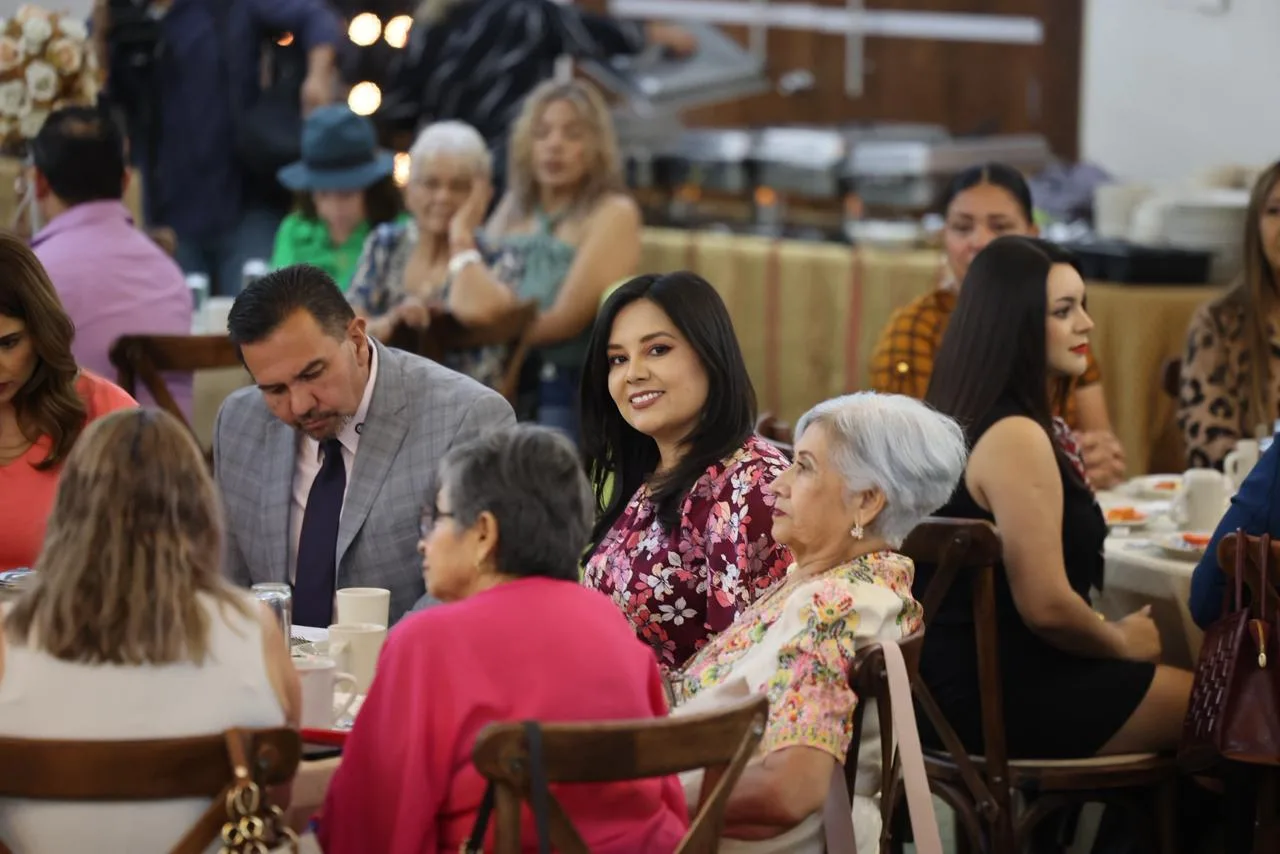 Alcalde y DIF de Juárez festejan el Día de las Madres con coordinadoras de los 96 Consejos de Adultos Mayores - imagen 8