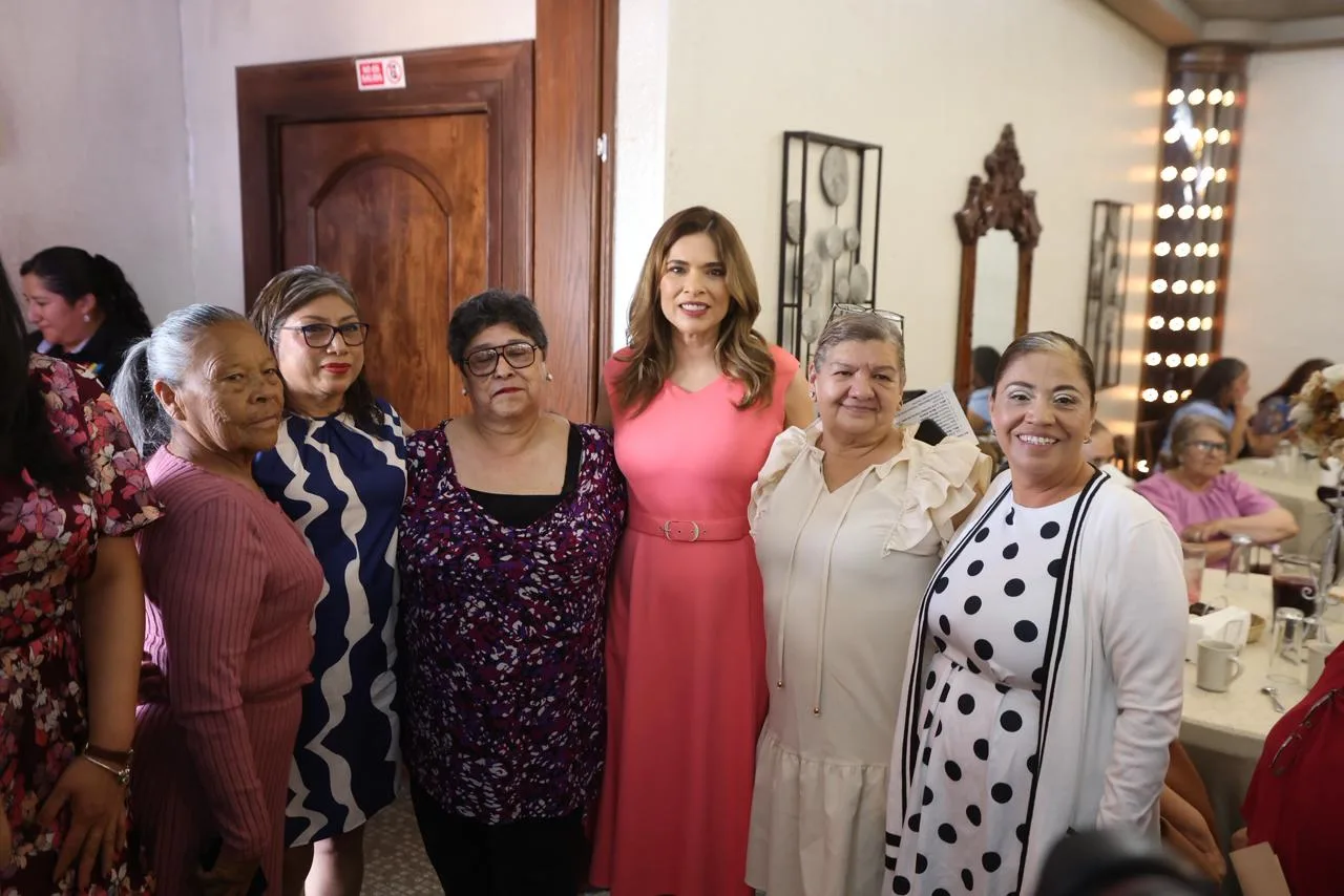 Alcalde y DIF de Juárez festejan el Día de las Madres con coordinadoras de los 96 Consejos de Adultos Mayores - imagen 12