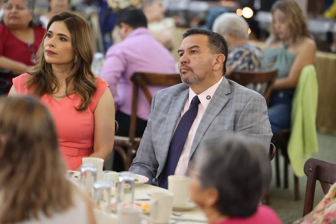 Alcalde y DIF de Juárez festejan el Día de las Madres con coordinadoras de los 96 Consejos de Adultos Mayores - imagen 15