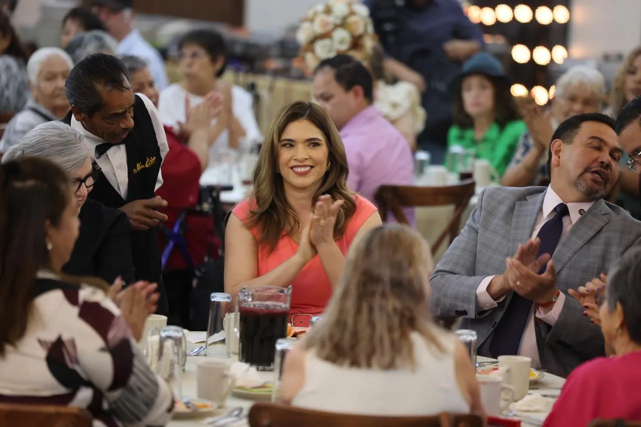 Alcalde y DIF de Juárez festejan el Día de las Madres con coordinadoras de los 96 Consejos de Adultos Mayores - imagen 20