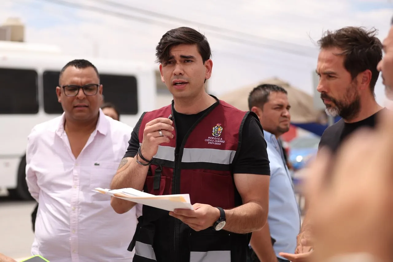 Alcalde de Juárez recorre Conalep 323 e informa sobre obras de casi 10 millones de pesos en infraestructura urbana y educativa - imagen 3