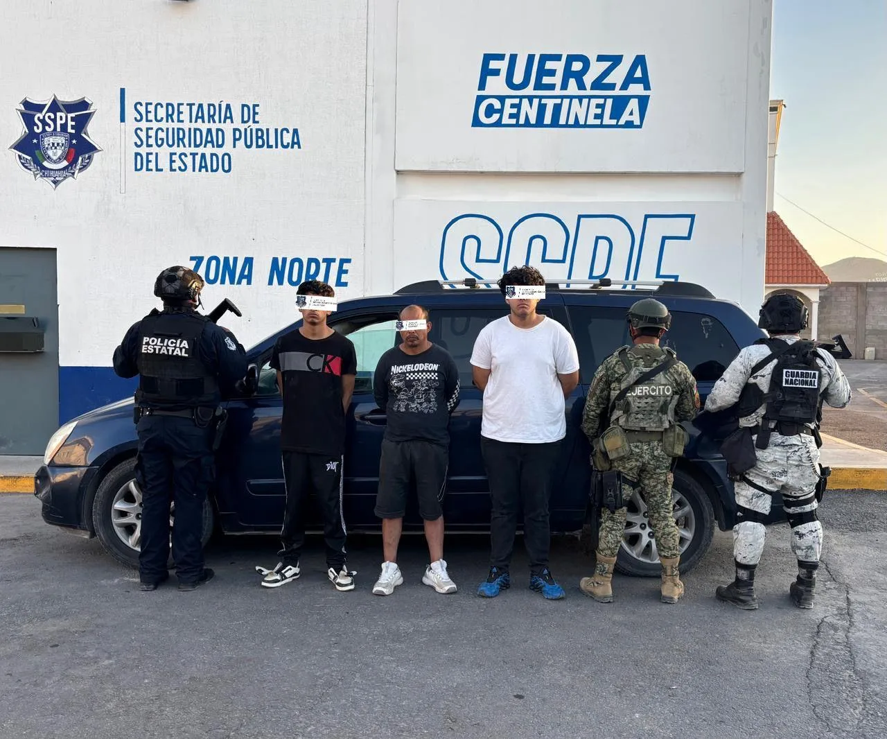 Detienen a tres hombres con arma de fuego en Ciudad Juárez; uno tiene orden de aprehensión por delitos contra la salud
