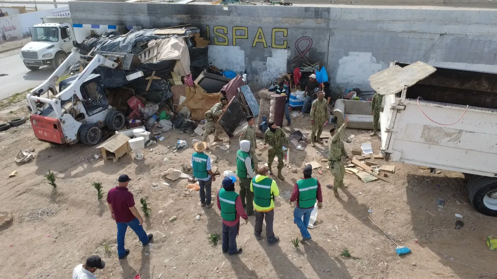 Ejército, Guardia Nacional y Municipio retiran 122 toneladas de basura y escombro en cinco colonias de Ciudad Juárez