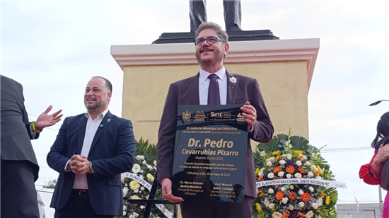 Pedro Covarrubias Pizarro ingresa a la Rotonda del Maestro Ilustre de Chihuahua en el Día del Maestro