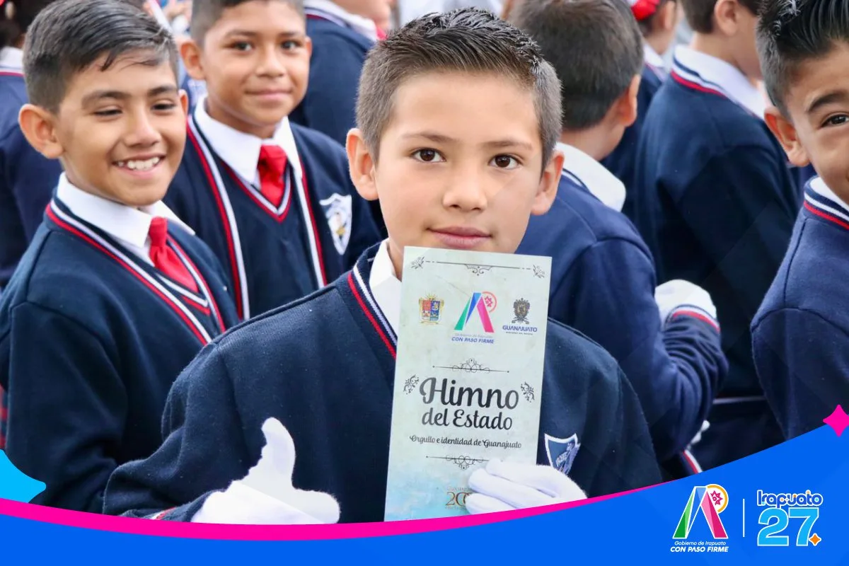 Irapuato celebra ceremonia de izamiento de bandera en mayo con presencia de la alcaldesa Lorena Alfaro - imagen 4