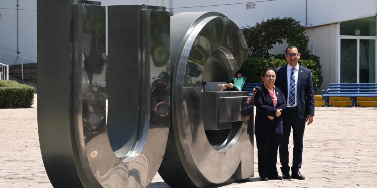 La Preparatoria de Irapuato cumple 75 años y recibe reconocimiento del gobierno municipal