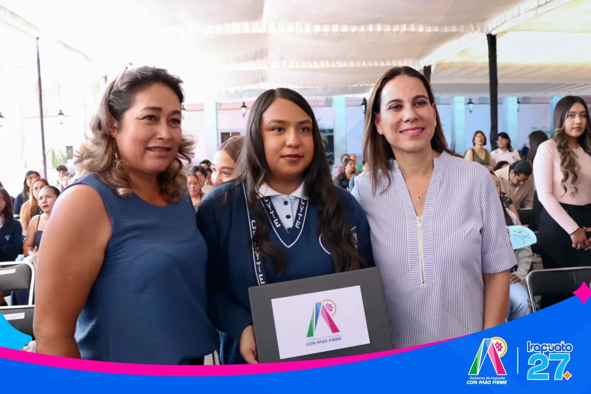 Irapuato entrega 50 laptops a estudiantes destacados de preparatoria y universidad - imagen 4