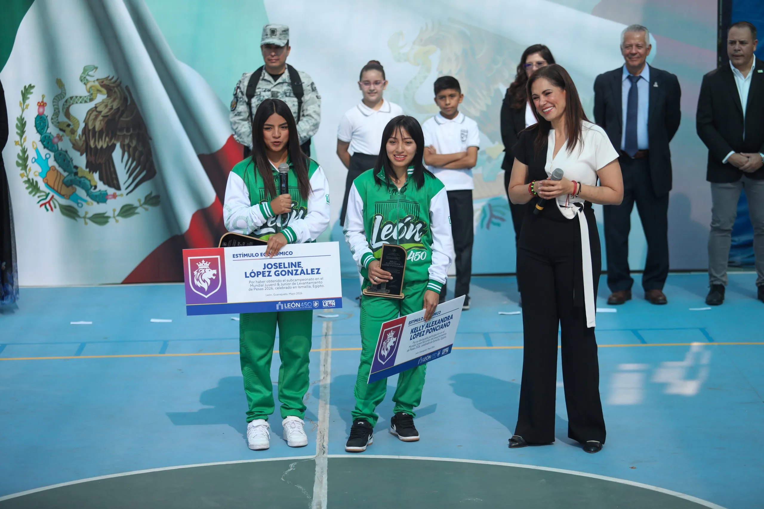 Joseline López y Kelly López Ponciano reciben estímulo económico del municipio de León por sus logros en halterofilia mundial