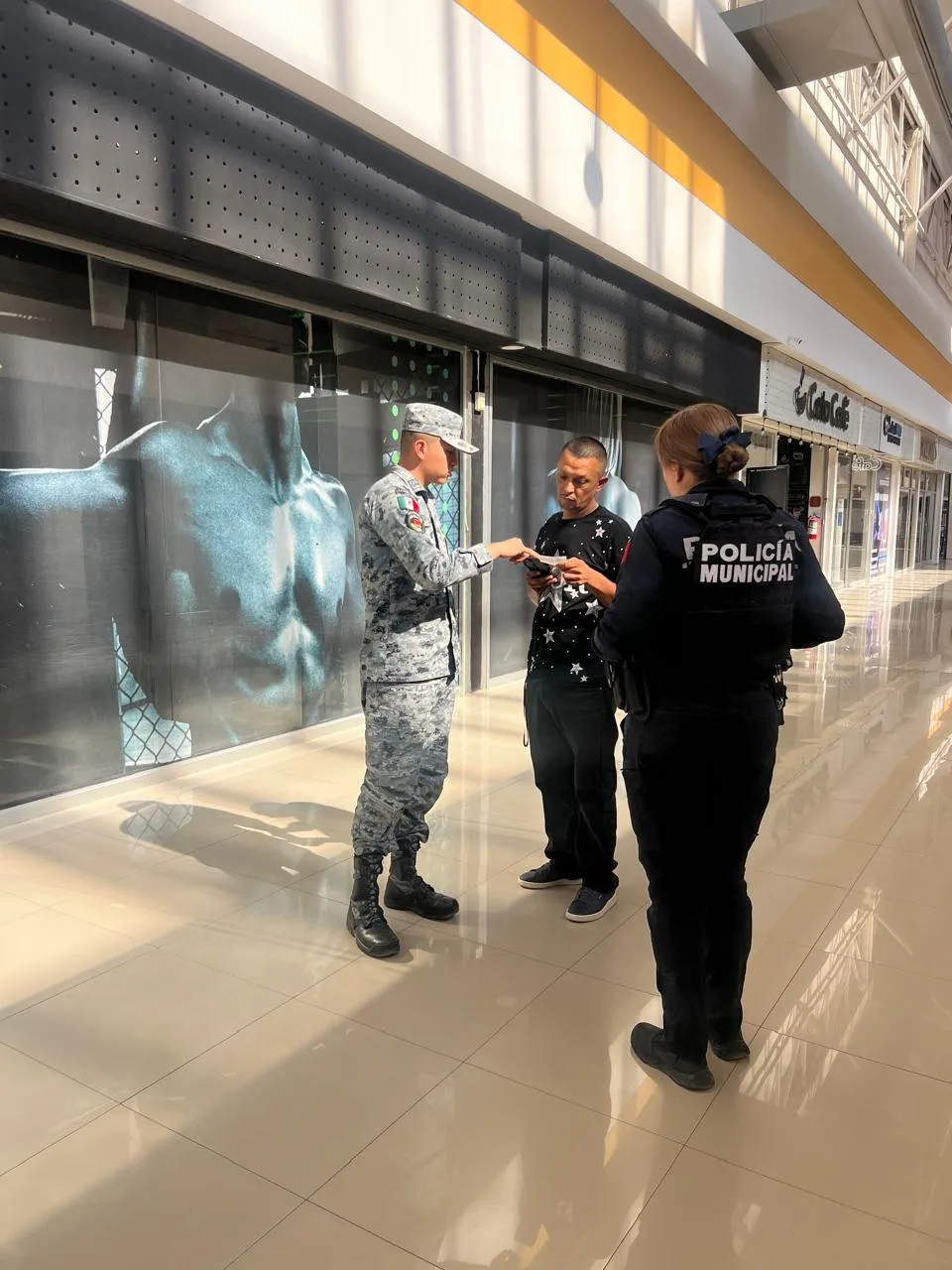 SSPM y Guardia Nacional recorren colonias de Juárez para promover la denuncia ciudadana