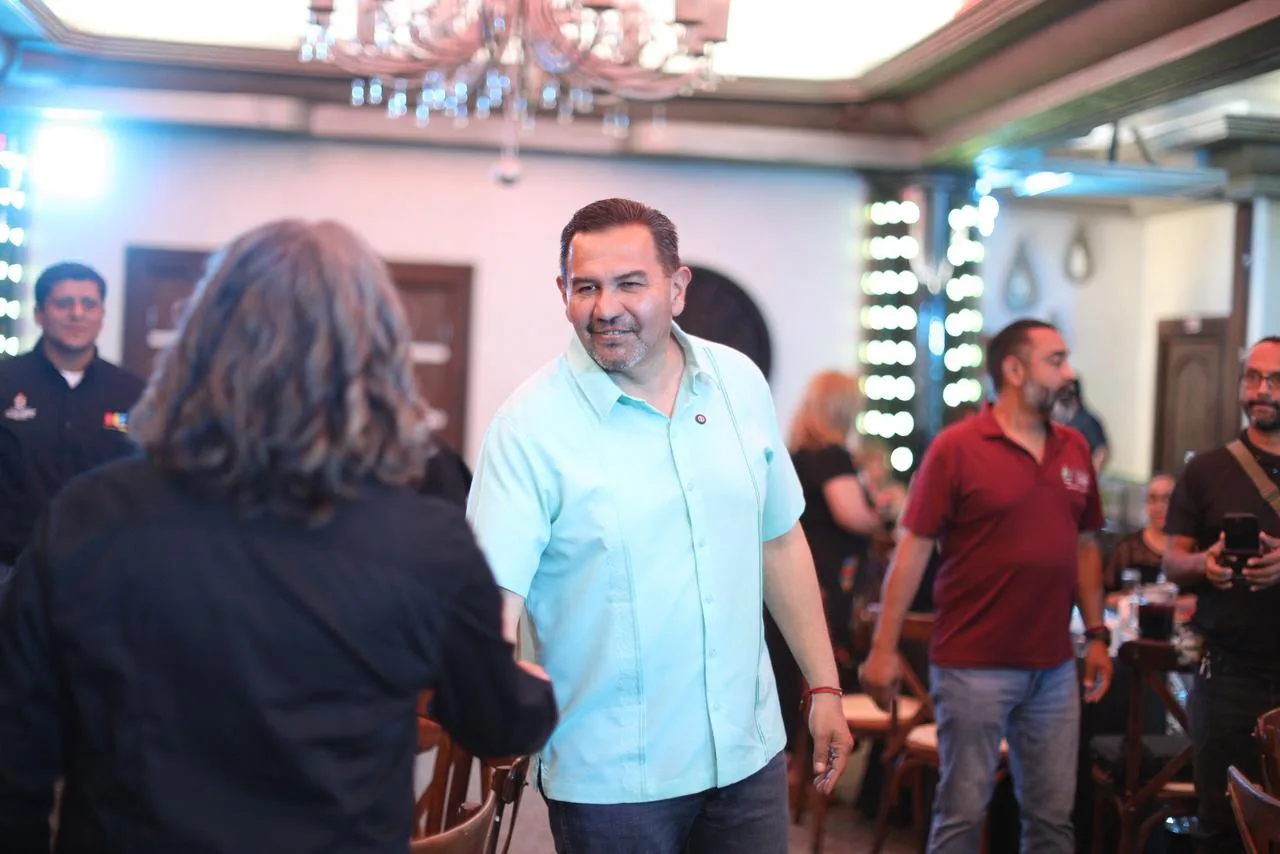 Alcalde y presidenta del DIF celebran el Día de la Madre y del Padre con coordinadores de los CAI en Ciudad Juárez - imagen 1