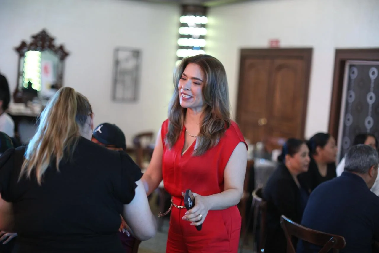 Alcalde y presidenta del DIF celebran el Día de la Madre y del Padre con coordinadores de los CAI en Ciudad Juárez - imagen 9