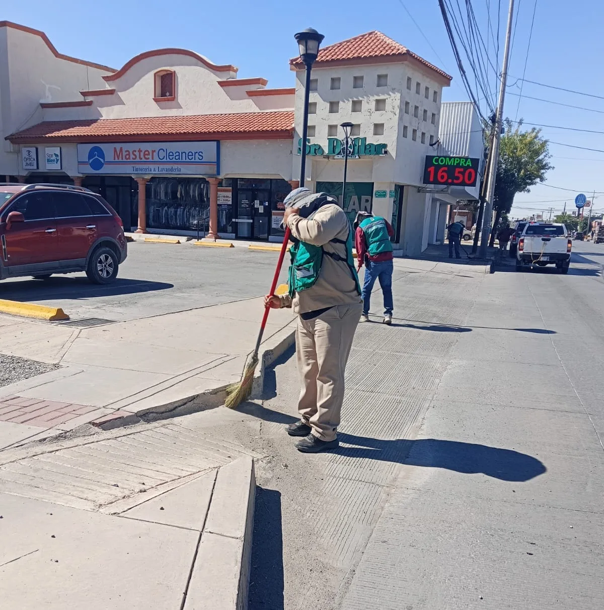 Cruzada del Cambio: cuadrillas municipales y empresas privadas trabajan en 48 avenidas de Ciudad Juárez - imagen 8