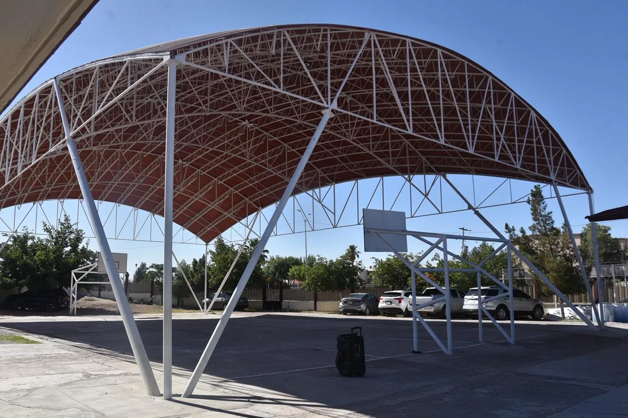 Municipio invierte casi 8 millones de pesos en domos para tres escuelas del Infonavit Casas Grandes