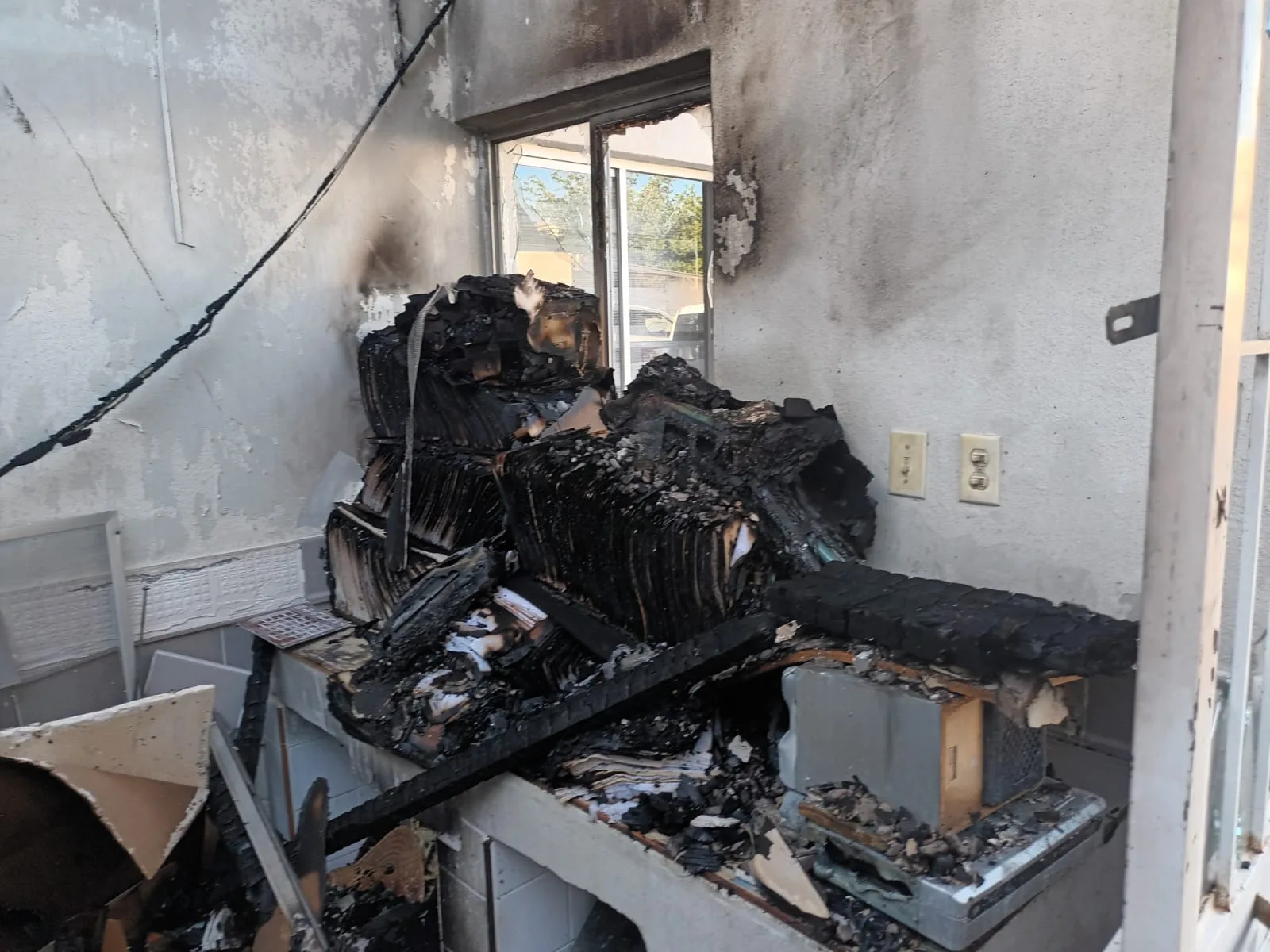 Fiscalía investiga incendio en oficinas del Ministerio Público de Ojinaga; seis vehículos quedaron calcinados - imagen 1