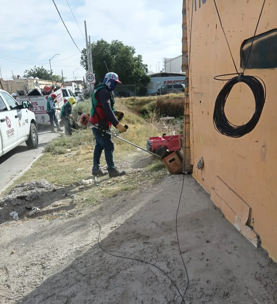 Municipio de Juárez retira talleres y puestos que invadían un dique en avenida Aeronáutica - imagen 1