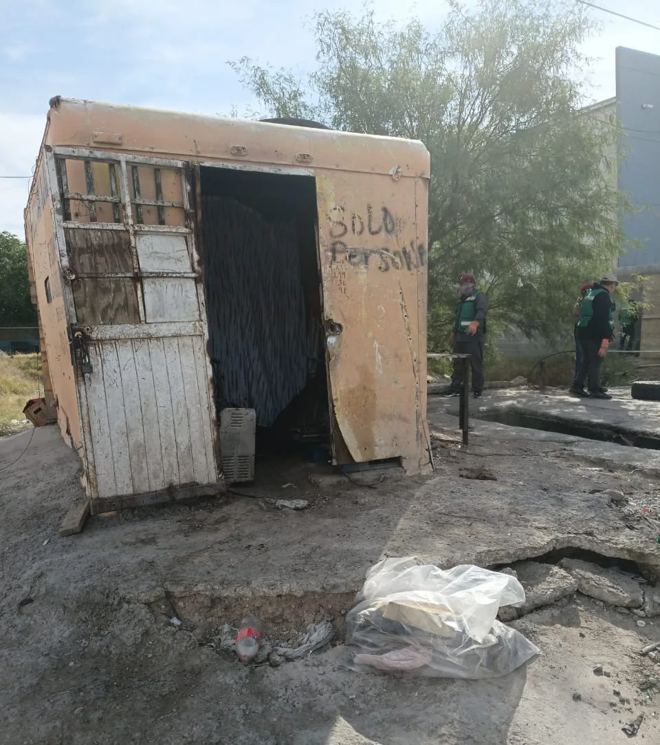 Municipio de Juárez retira talleres y puestos que invadían un dique en avenida Aeronáutica - imagen 3