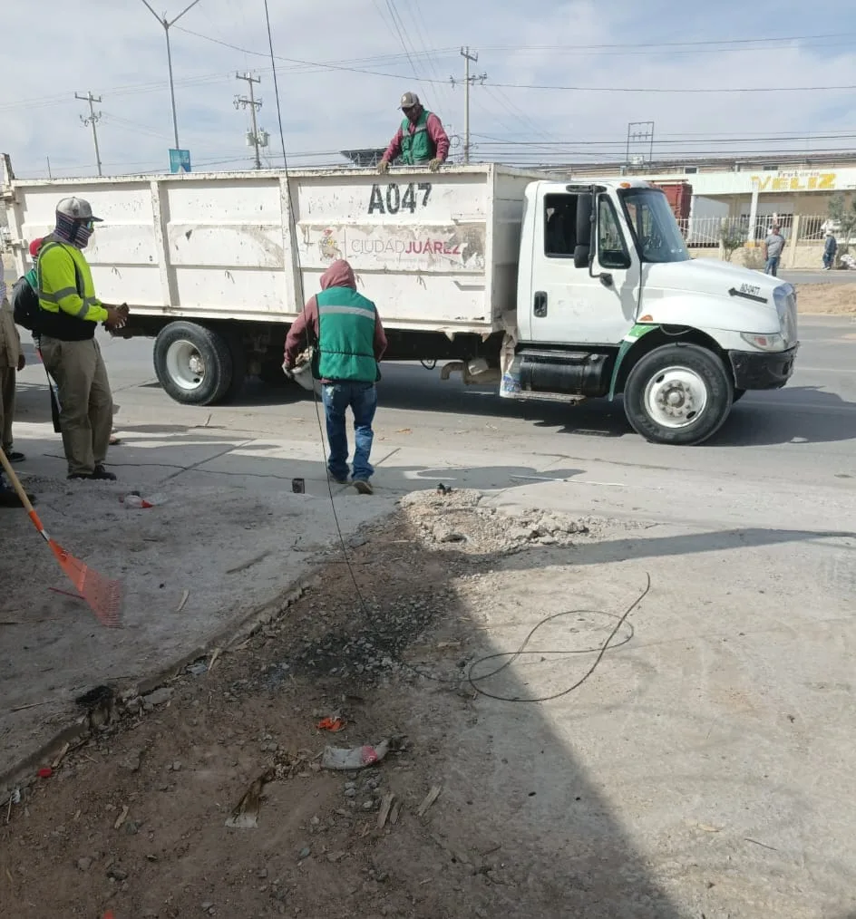 Municipio de Juárez retira talleres y puestos que invadían un dique en avenida Aeronáutica - imagen 2