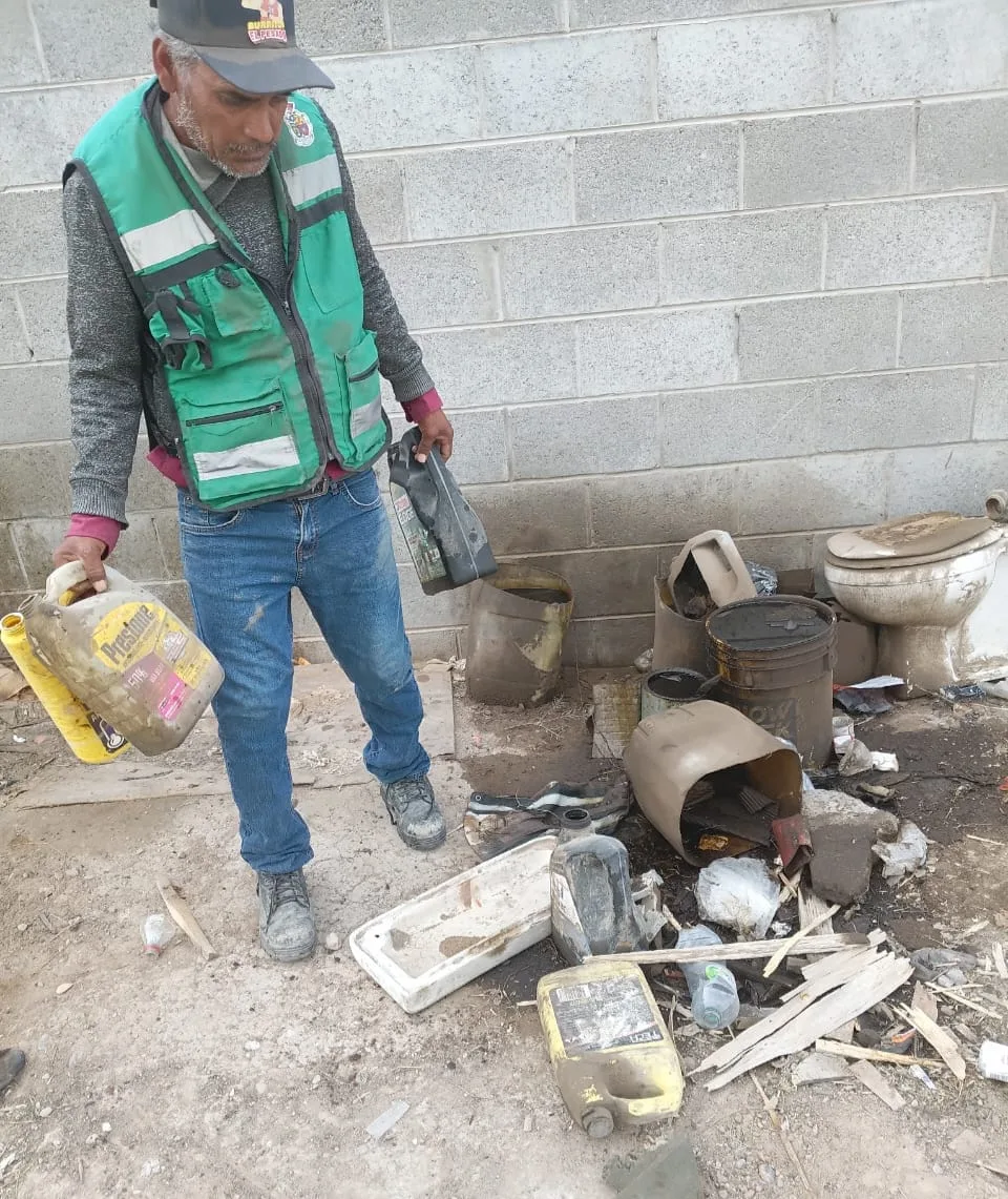 Municipio de Juárez retira talleres y puestos que invadían un dique en avenida Aeronáutica - imagen 9