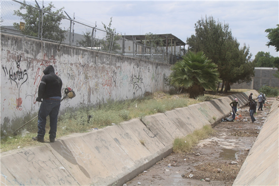 Cuadrillas municipales retiran 1.8 toneladas de basura de arroyos canalizados en Chihuahua - imagen 3