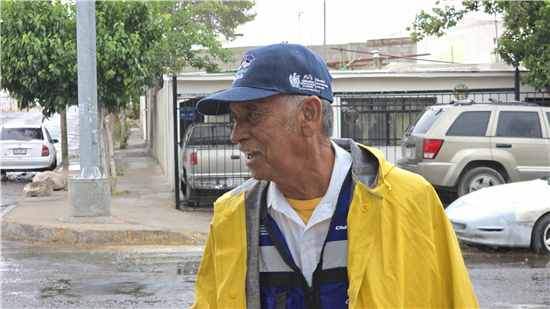 'Abuelo Policía 2026': adultos mayores cuidan escuelas de Chihuahua con capacitación en seguridad