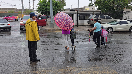 'Abuelo Policía 2026': adultos mayores cuidan escuelas de Chihuahua con capacitación en seguridad - imagen 2