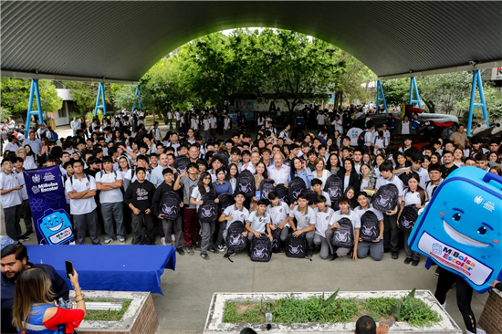 Marco Bonilla arranca Mi Bolsa Escolar 2026: casi 29 mil estudiantes de preparatoria recibirán kits escolares en Chihuahua