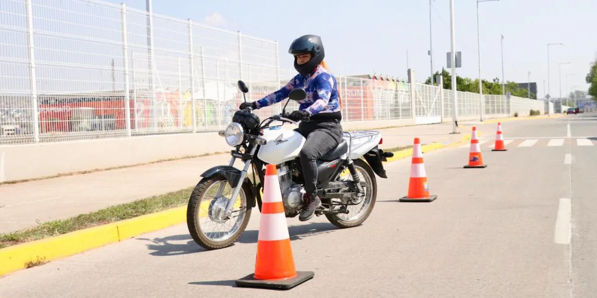 Primera generación de motociclistas en Irapuato se gradúa de la Moto Escuela 2026