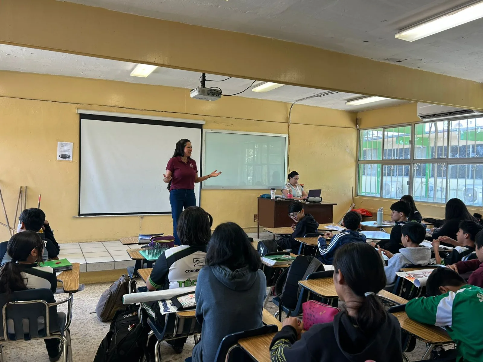 Programa 'Sin tanto Rollo' promueve derechos humanos en secundaria de la ciudad