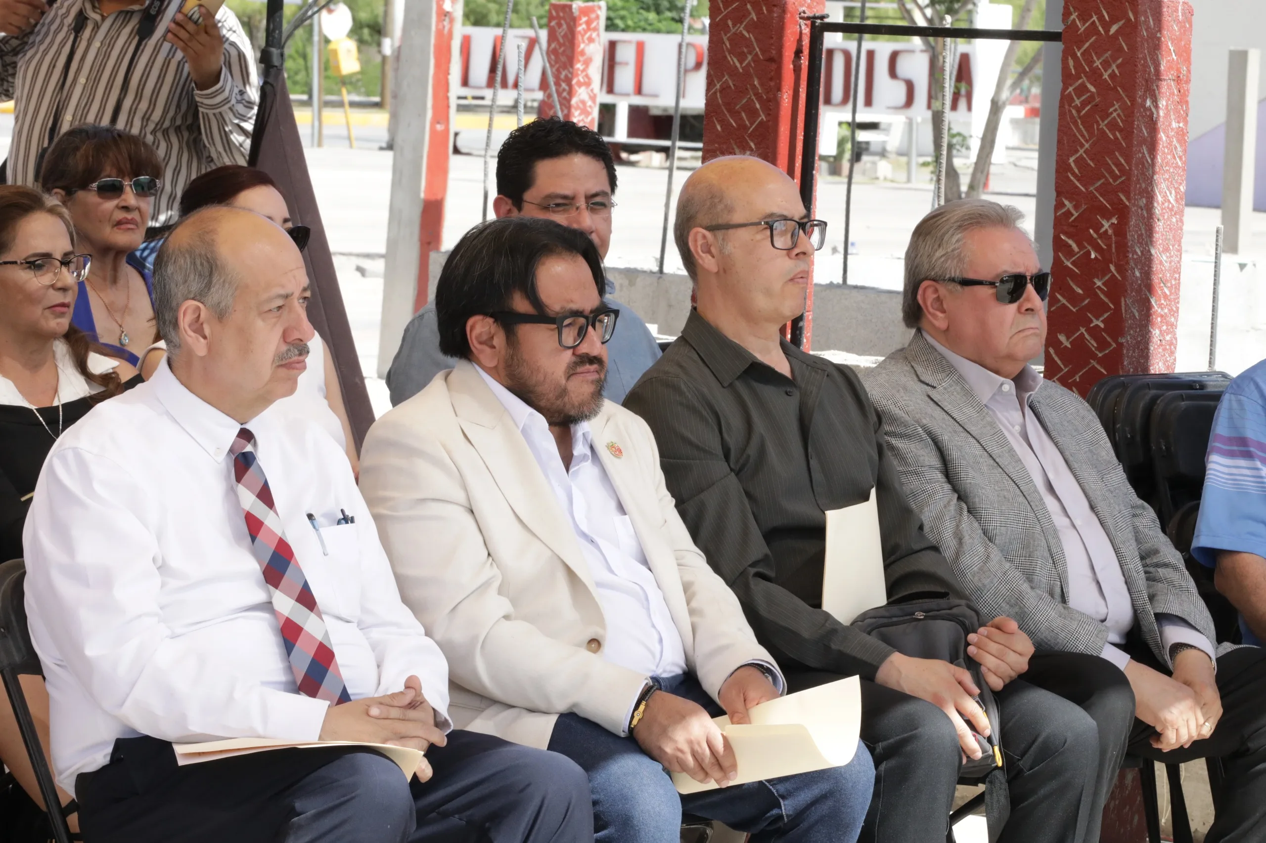 Ciudad Juárez rinde homenaje póstumo a periodistas destacados en la Plaza del Periodista - imagen 12