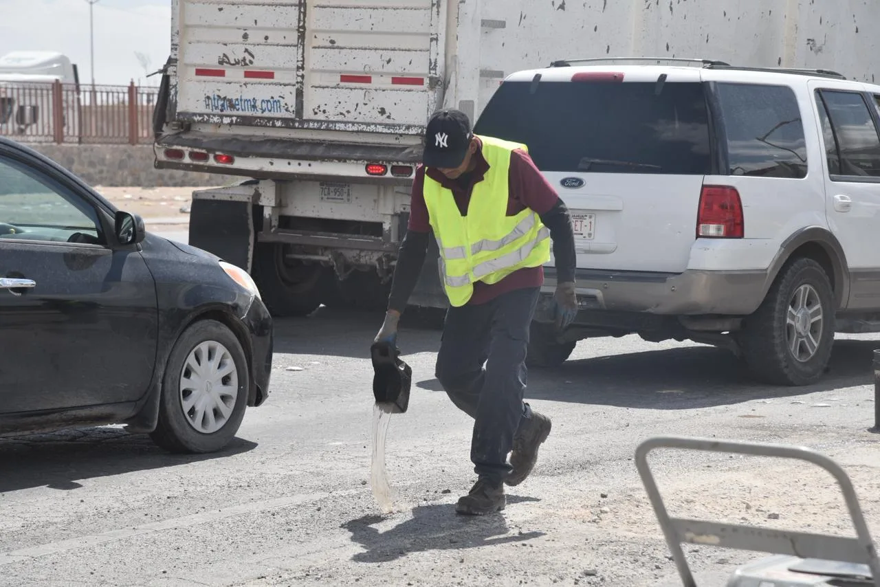 Obras Públicas intensifica bacheo en el suroriente de la ciudad para mejorar vialidades - imagen 1