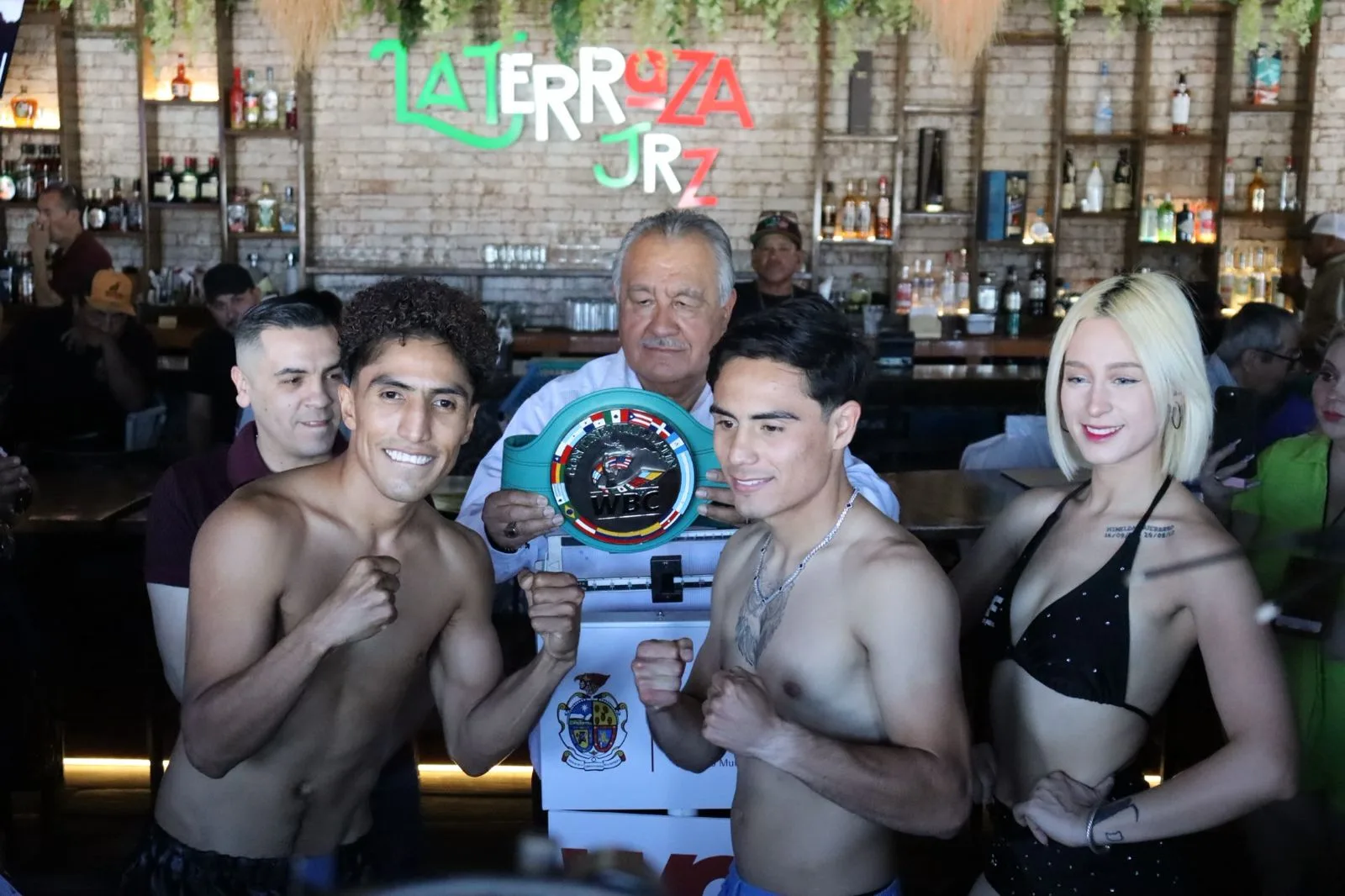 Boxeadores listos para la cartelera estelar del WCF World Championship Fights en Ciudad Juárez