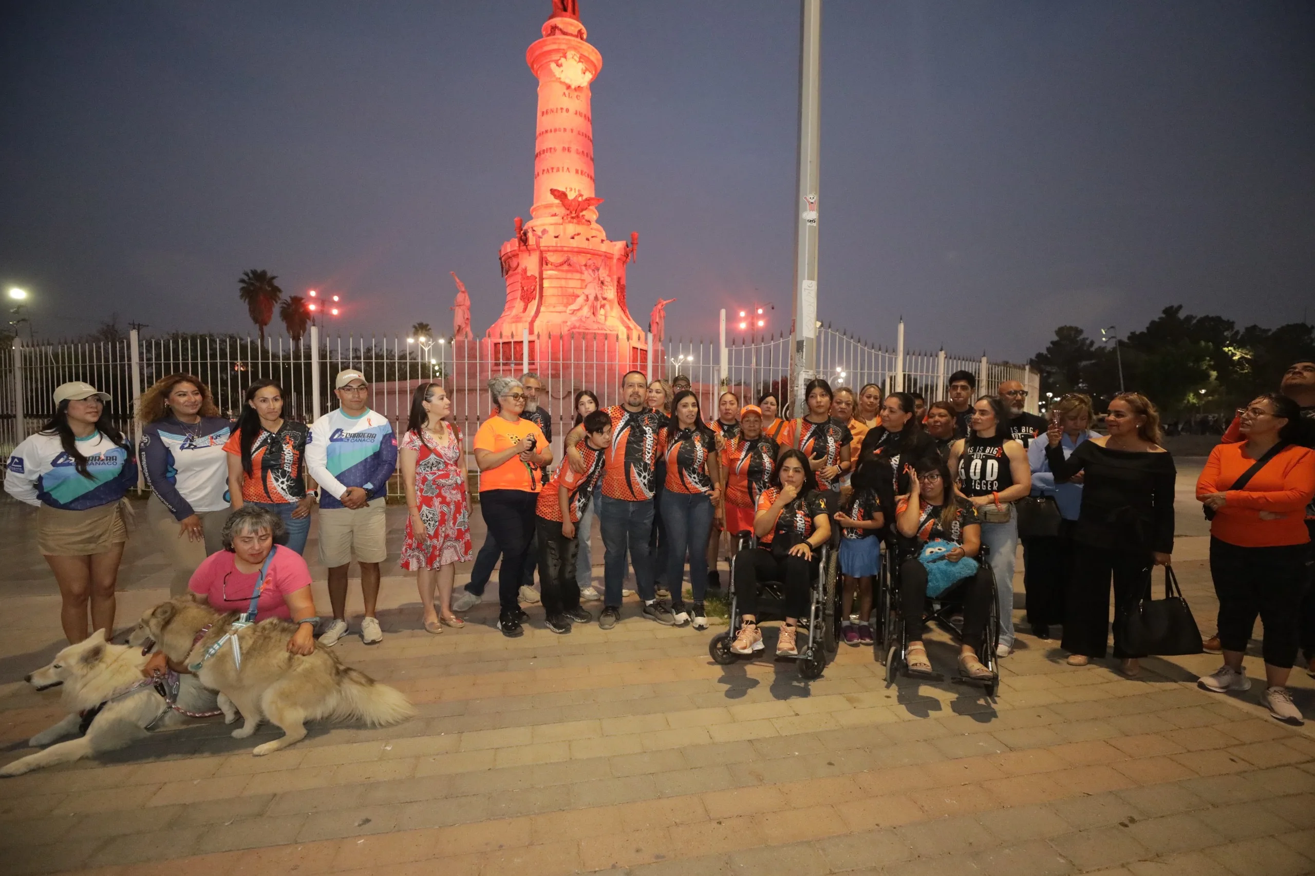 Ciudadanos de Chihuahua conmemoran el Día Municipal de la Esclerosis Múltiple para fomentar la empatía