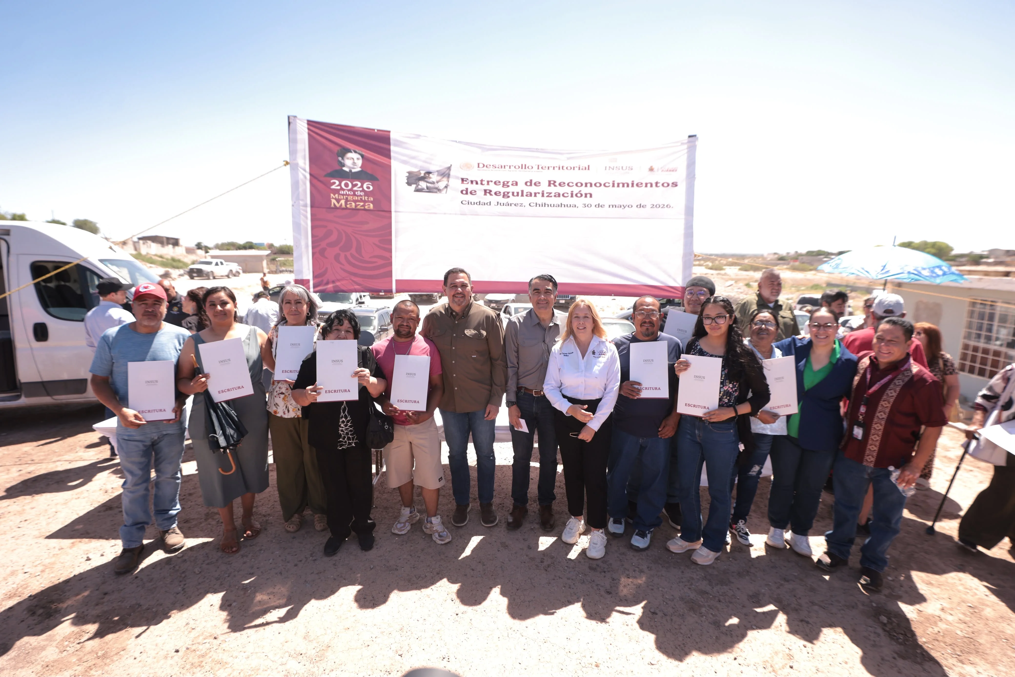 Entregan reconocimientos de regularización a vecinos de Loma Blanca en Chihuahua - imagen 1